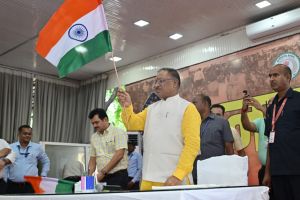  रिमझिम बारिश के बीच जनदर्शन में बड़ी संख्या में पहुंचे आमजन