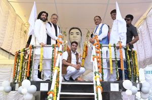  मुख्यमंत्री ने ममतामयी मिनीमाता की पुण्यतिथि पर उनकी प्रतिमा पर माल्यार्पण कर श्रद्धांजलि अर्पित की 