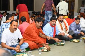 उपमुख्यमंत्री विजय शर्मा कावड़ियों के बीच पहुँचे अमरकंटक उपमुख्यमंत्री विजय शर्मा कावड़ियों के बीच पहुँचे अमरकंटक