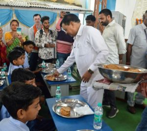 उद्योग मंत्री देवांगन ने पौष्टिक नाश्ता कार्यक्रम का किया शुभारंभ उद्योग मंत्री देवांगन ने पौष्टिक नाश्ता कार्यक्रम का किया शुभारंभ