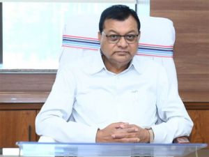 सड़कें उखड़ी, उद्योग मंत्री ने जल्द मरम्मत और ठेकेदार पर कड़ी कार्रवाई करने कमिश्नर को लिखा पत्र सड़कें उखड़ी, उद्योग मंत्री ने जल्द मरम्मत और ठेकेदार पर कड़ी कार्रवाई करने कमिश्नर को लिखा पत्र