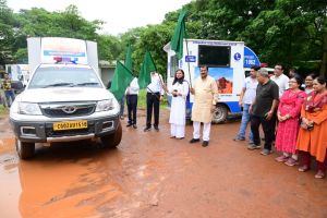 मोबाईल पशु चिकित्सा वाहन हरी झण्डी दिखाकर किया रवाना मोबाईल पशु चिकित्सा वाहन हरी झण्डी दिखाकर किया रवाना