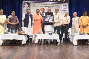 डॉ. विश्वेश ठाकरे वसुंधरा सम्मान से हुए सम्मानित डॉ. विश्वेश ठाकरे वसुंधरा सम्मान से हुए सम्मानित