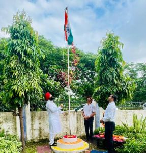 छत्तीसगढ़ राज्य खाद्य आयोग के अध्यक्ष गुरप्रीत सिंह बाबरा ने किया ध्वजारोहण छत्तीसगढ़ राज्य खाद्य आयोग के अध्यक्ष गुरप्रीत सिंह बाबरा ने किया ध्वजारोहण