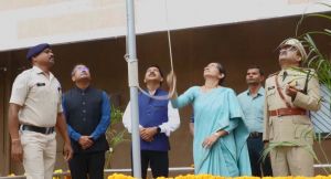 मंत्रालय में अपर मुख्य सचिव रेणु जी पिल्ले ने ध्वजारोहण किया मंत्रालय में अपर मुख्य सचिव रेणु जी पिल्ले ने ध्वजारोहण किया