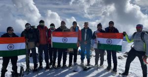 छत्तीसगढ़ के पर्वतारोही ने ऑस्ट्रेलिया की सबसे ऊंची चोटी पर फहराया तिरंगा छत्तीसगढ़ के पर्वतारोही ने ऑस्ट्रेलिया की सबसे ऊंची चोटी पर फहराया तिरंगा