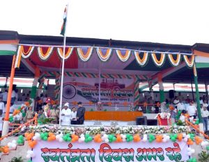 मुंगेली जिले में हर्षाेल्लास के साथ मनाया गया स्वतंत्रता दिवस मुंगेली जिले में हर्षाेल्लास के साथ मनाया गया स्वतंत्रता दिवस