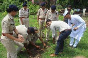  एक पेड़ मां के नाम अभियान: केन्द्रीय जेल में वृहद पौधरोपण