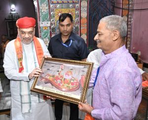  गृह मंत्री  अमित शाह ने महाप्रभु वल्लभाचार्य जी के मुख्य प्राकट्य बैठक स्थल और चम्पेश्वर महादेव की पूजा-अर्चना की