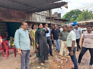 भिलाई की प्रमुख व्यस्ततम सड़कों निरीक्षण करने पहुंची कलेक्टर