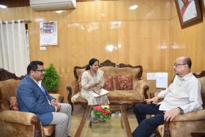 राज्यपाल श्री रमेन डेका से मौसम विज्ञान केंद्र प्रभारी डॉ. वाणी ने भेंट की