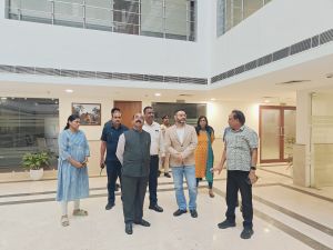  छत्तीसगढ़ के उपमुख्यमंत्री ने ट्राइबल यूथ हॉस्टल का किया निरीक्षण,  छात्रों से किया संवाद 