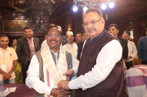 छत्तीसगढ़ के कृषि मंत्री रामविचार नेताम की उत्तराखंड के कृषि मंत्री गणेश जोशी से सौजन्य भेंट 