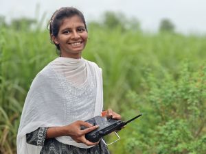  ड्रोन दीदी बनी किसानों की मददगार