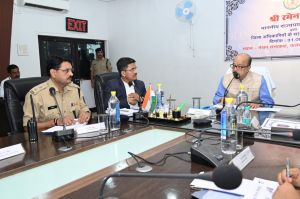 फ्लैगशिप योजनाओं का आमजनों को मिले शत-प्रतिशत लाभ: राज्यपाल रमेन डेका फ्लैगशिप योजनाओं का आमजनों को मिले शत-प्रतिशत लाभ: राज्यपाल रमेन डेका