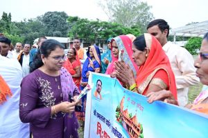 श्री रामलला दर्शन के लिए तीर्थयात्रियों के वाहनों को हरी झंडी दिखाकर कलेक्टर ने किया रवाना