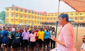  पूर्व सांसद अभिषेक ने खिलाड़ियों का हौसला बढ़ाया