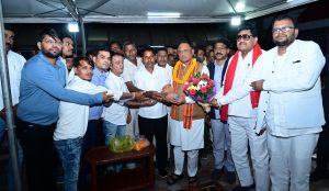 मुख्यमंत्री श्री साय से सतनामी समाज के प्रतिनिधिमण्डल ने की मुलाकात मुख्यमंत्री श्री साय से सतनामी समाज के प्रतिनिधिमण्डल ने की मुलाकात