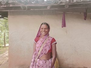 पहाड़ी कोरवा महिलाएं सुना रही महतारी वंदन की कहानी पहाड़ी कोरवा महिलाएं सुना रही महतारी वंदन की कहानी