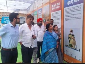 सांसद रूपकुमारी चौधरी ने छायाचित्र प्रदर्शनी का किया अवलोकन सांसद रूपकुमारी चौधरी ने छायाचित्र प्रदर्शनी का किया अवलोकन