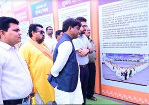 विधायक योगेश्वर राजू सिन्हा ने विकसित भारतः मोदी जी की संकल्पना’ पर आधारित फोटो प्रदर्शनी का शुभारम्भ किया विधायक योगेश्वर राजू सिन्हा ने विकसित भारतः मोदी जी की संकल्पना’ पर आधारित फोटो प्रदर्शनी का शुभारम्भ किया