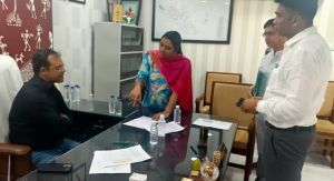 नगरीय प्रशासन विभाग के संचालक ने कुम्हारी नगर पालिका तथा भिलाई-चरोदा व रिसाली नगर निगमों का दौरा कर कार्यों की समीक्षा की नगरीय प्रशासन विभाग के संचालक ने कुम्हारी नगर पालिका तथा भिलाई-चरोदा व रिसाली नगर निगमों का दौरा कर कार्यों की समीक्षा की