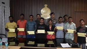 तीन इनामी माओवादियों समेत आठ नक्सलियों ने किया आत्मसमर्पण