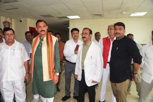 स्वास्थ्य मंत्री श्याम बिहारी जायसवाल ने मल्टी स्पेशलिटी हॉस्पिटल का किया निरीक्षण