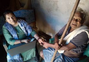 बैंक सखी बनकर सशक्तिकरण और सेवा का अनूठा उदाहरण पेश करती महिलाएं ग्रामीणों तक पहुंचा रहीं बैकिंग सुविधाएं बैंक सखी बनकर सशक्तिकरण और सेवा का अनूठा उदाहरण पेश करती महिलाएं ग्रामीणों तक पहुंचा रहीं बैकिंग सुविधाएं