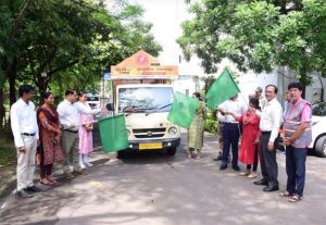  कलेक्टर ने आयुष्मान पखवाड़ा अंतर्गत आयुष्मान कार्ड बनवाने एवं प्रचार-प्रसार रथ को दखाई हरी झंडी