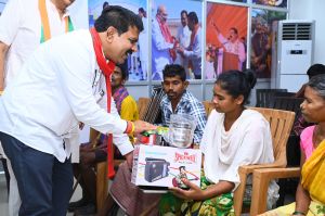 उपमुख्यमंत्री विजय शर्मा ने माओवादी हिंसा से पीड़ित बस्तर के नागरिकों का अपने निवास में किया गर्मजोशी से स्वागत उपमुख्यमंत्री विजय शर्मा ने माओवादी हिंसा से पीड़ित बस्तर के नागरिकों का अपने निवास में किया गर्मजोशी से स्वागत