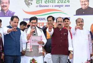  उप मुख्यमंत्री अरुण साव और केंद्रीय राज्य मंत्री तोखन साहू ने 'स्वच्छता ही सेवा' पखवाड़ा में किया श्रमदान