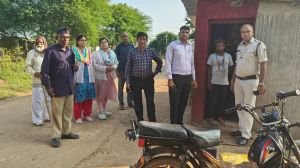  स्कूल परिसर में अवैध कब्जा कर चला रहा था दुकान, बेचता था बीड़ी, गुटखा