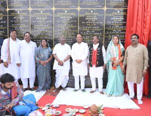  मुख्यमंत्री ने बलरामपुर- रामानुजगंज जिलेवासियों को दी करोड़ो के विकास कार्यो की सौगात