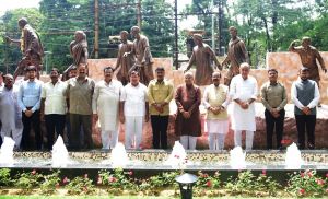  उप मुख्यमंत्री अरुण साव ने कलेक्टोरेट गार्डन और दांडी मार्च प्रतिमा का किया लोकार्पण