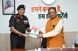  मुख्यमंत्री को सशस्त्र सैन्य समारोह में शामिल होने दिया गया आमंत्रण     