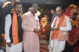  मुख्यमंत्री ने मां दंतेश्वरी की पूजा-अर्चना कर प्रदेशवासियों की खुशहाली की कामना की
