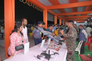  सैन्य प्रदर्शनी में उमड़ी भीड़, भीष्म टी-90 टैंक का रहा आकर्षण