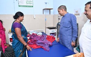 राजस्व मंत्री श्री वर्मा ने तिल्दा-नेवरा सामुदायिक स्वास्थ्य केंद्र का आकस्मिक निरीक्षण किया राजस्व मंत्री श्री वर्मा ने तिल्दा-नेवरा सामुदायिक स्वास्थ्य केंद्र का आकस्मिक निरीक्षण किया