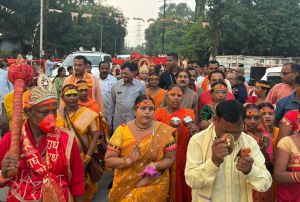 मंत्री श्री देवांगन चुनरी यात्रा में हुए सम्मिलित, पंडालों में टेका मत्था, डांडिया उत्सव में मातृ शक्ति से लिया आशीर्वाद मंत्री श्री देवांगन चुनरी यात्रा में हुए सम्मिलित, पंडालों में टेका मत्था, डांडिया उत्सव में मातृ शक्ति से लिया आशीर्वाद