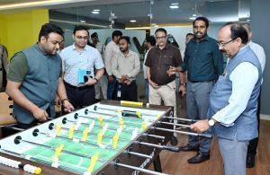 लाइब्रेरी, बीपीओ और इनक्यूबेशन सेंटर में युवाओं के बीच पहुंचे उप मुख्यमंत्री साव लाइब्रेरी, बीपीओ और इनक्यूबेशन सेंटर में युवाओं के बीच पहुंचे उप मुख्यमंत्री साव