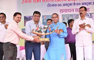  सफलता के लिए संघर्ष, त्याग और समर्पण की भावना जरूरत: मंत्री टंक राम वर्मा