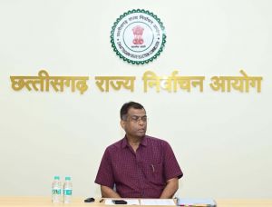  त्रिस्तरीय पंचायतों के निर्वाचन हेतु आरक्षण एवं परिसीमन समय पर करें : राज्य निर्वाचन आयुक्त अजय सिंह