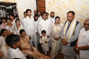  मुख्यमंत्री  ने भण्डारपुरी धाम में गुरुगद्दी आसन के दर्शन कर प्रदेश की खुशहाली की कामना की