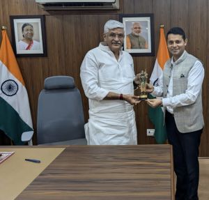 मुख्यमंत्री विष्णुदेव साय के नेतृत्व में राज्य में संचालित पर्यटन संबंधी परियोजनाओं के क्रियान्वयन के लिए केंद्र सरकार करेगा पूर्ण सहयोग - केंद्रीय पर्यटन मंत्री श्री शेखावत मुख्यमंत्री विष्णुदेव साय के नेतृत्व में राज्य में संचालित पर्यटन संबंधी परियोजनाओं के क्रियान्वयन के लिए केंद्र सरकार करेगा पूर्ण सहयोग - केंद्रीय पर्यटन मंत्री श्री शेखावत