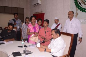 कलेक्टर ने जनदर्शन में सुनी आमजनों की समस्या कलेक्टर ने जनदर्शन में सुनी आमजनों की समस्या