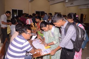 मेगा जॉब फेयर में उमड़ी भीड़, शिक्षित बेरोजगारों का पंजीयन शुरु मेगा जॉब फेयर में उमड़ी भीड़, शिक्षित बेरोजगारों का पंजीयन शुरु