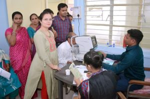 पाॅवर कंपनी में निःशुल्क नेत्र जांच शिविर का आयोजन