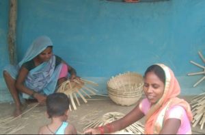 राष्ट्रीय ग्रामीण आजीविका मिशन से जुड़कर बैगा महिलाएं बन रहीं आत्मनिर्भर राष्ट्रीय ग्रामीण आजीविका मिशन से जुड़कर बैगा महिलाएं बन रहीं आत्मनिर्भर