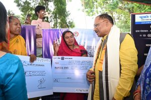 मुख्यमंत्री ने 40 स्व सहायता समूह की महिला सदस्यों को 24 लाख का चेक प्रदान किया 